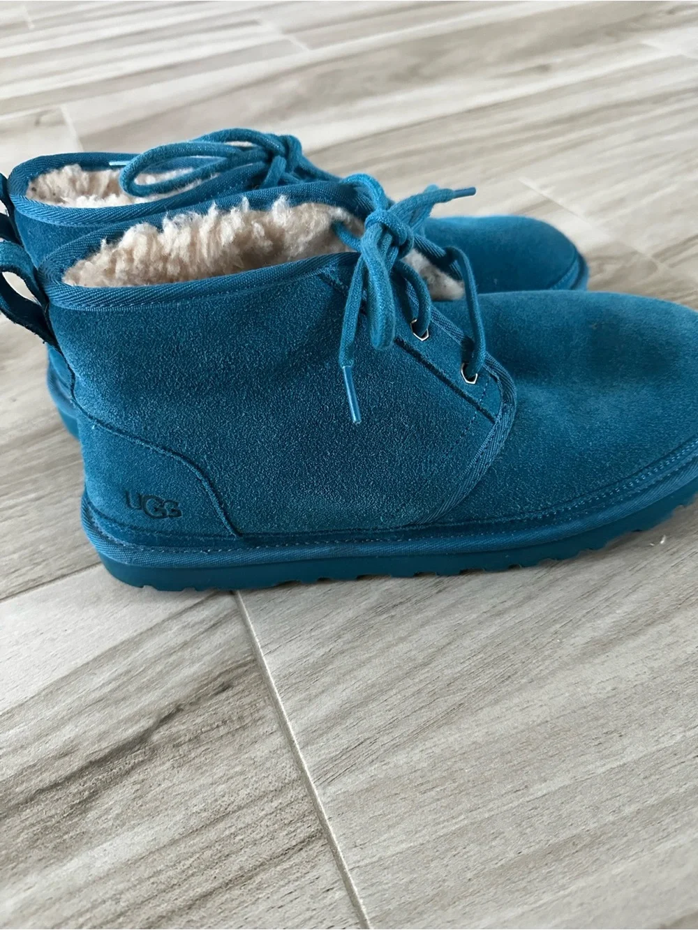 Men's UGG Teal Suede Fleece-Lined Chukka Boots, Size 9